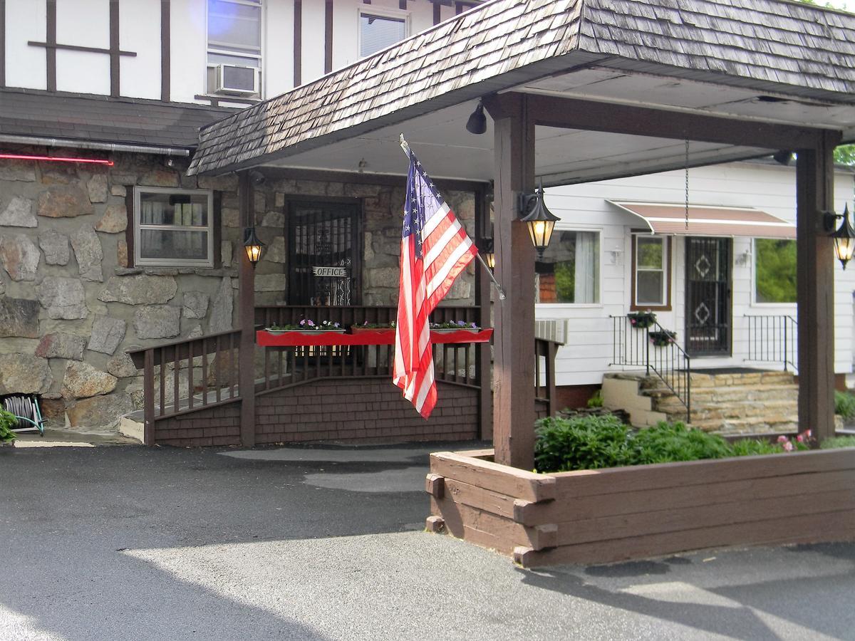 The Stone House Motel & Motor Lodge Ticonderoga Eksteriør bilde
